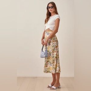 Reformation Bea Skirt in Countryside